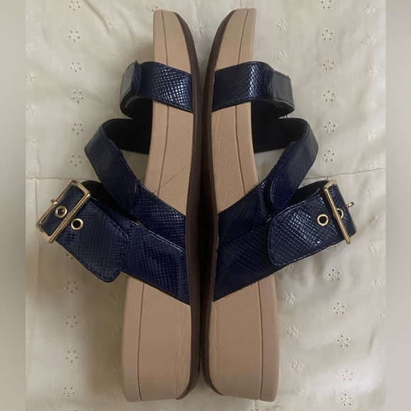 Vionic Rio Lizard navy blue slip on sandal. - Picture 4 of 12